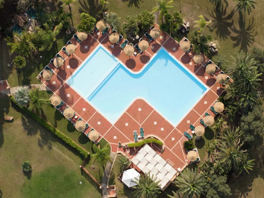 Holiday apartment with swimming pool near the sea - Image 1