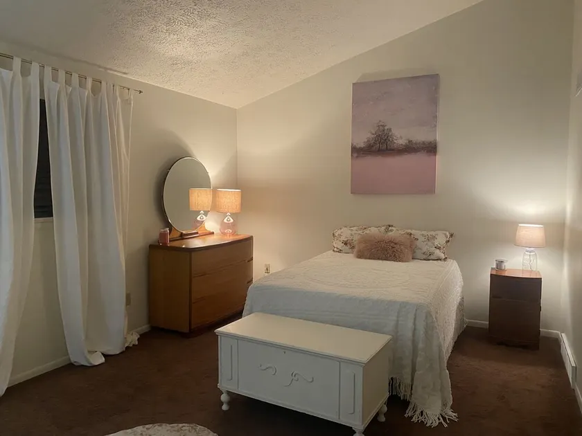 Quiet 2 BR with washer & dryer & back deck - Image 1