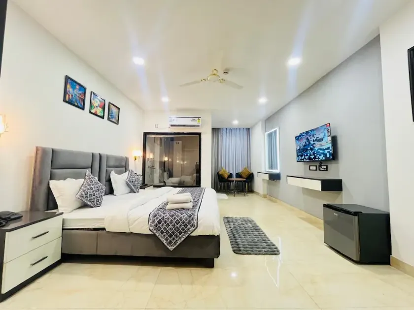 Roomshala 183 Hotel Aroma Chattarpur - Image 1