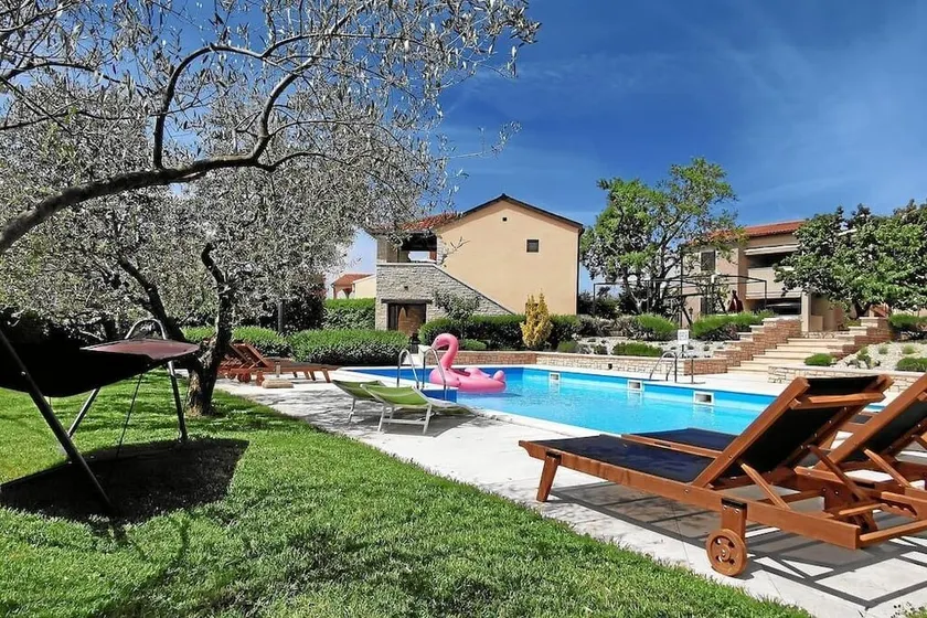 Appartement de vacances avec grande piscine - Image 1