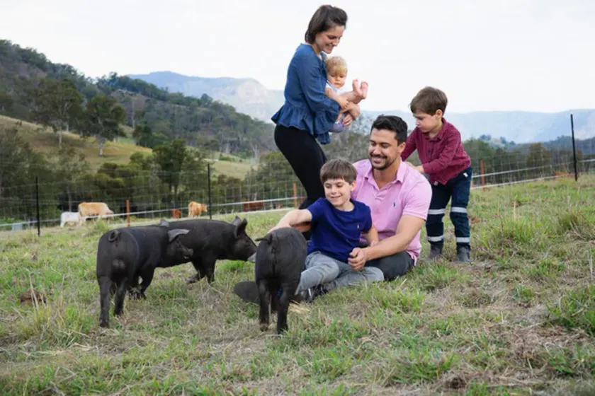 Darlington Grove Farm Stay in a Renovated Dairy Lots of Animals and River Access - Image 1