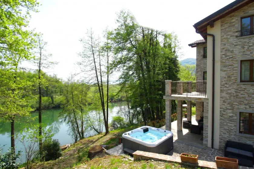 Kolpa Paradise Jacuzzi & Sauna - Happy Rentals - Image 1