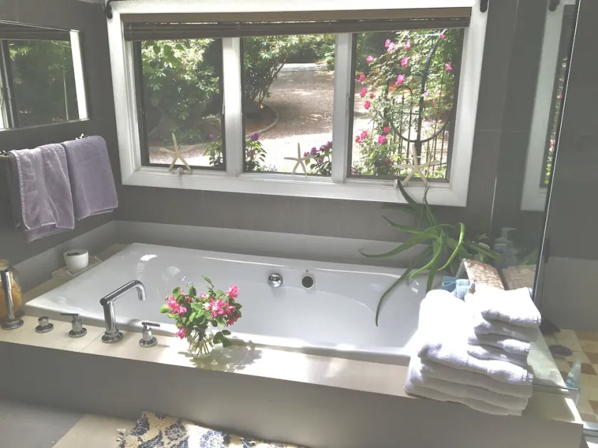 Beautiful country home near beach in New Seabury on Cape Cod awaits you..... - Image 1