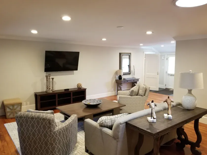 Spacious & Gracious 3 Bedrooms, 2 Full Baths Ranch Living in central location!!! - Image 1