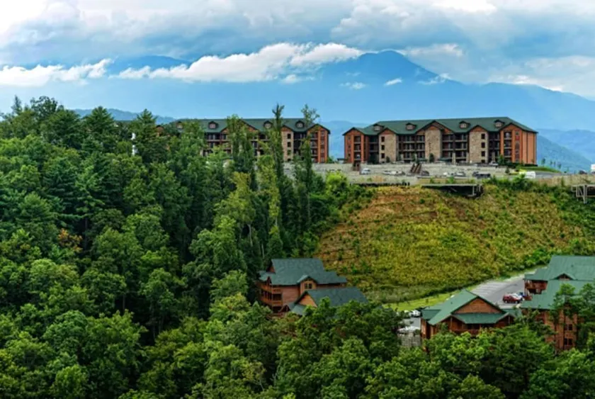 2 BD-3 BA-Sleeps 8_Pets_MOUNTAIN TOP GATLINBURG_ CHRISTMAS !!! - Image 1