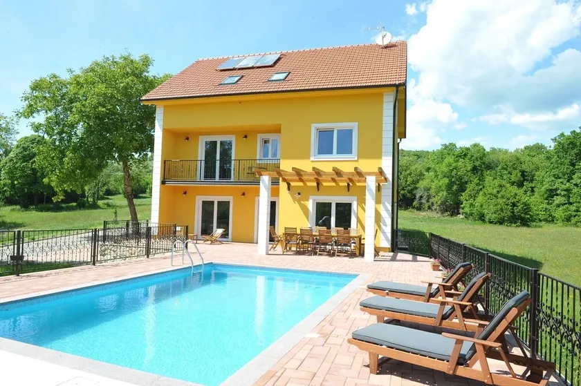 CASA DE FÉRIAS INDICADAS COM PISCINA PARA UMA HASTA 10 PESSOAS - Image 1