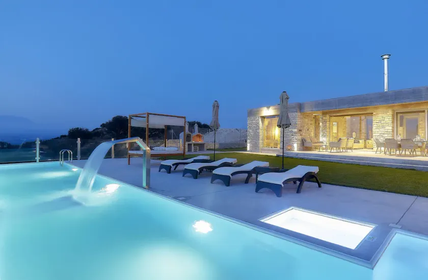 Villa Kori 2 bedroom villa with a private pool, sleeps 6 - Image 1