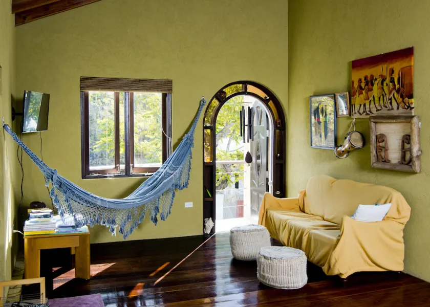 The treehouse cabin - Image 1