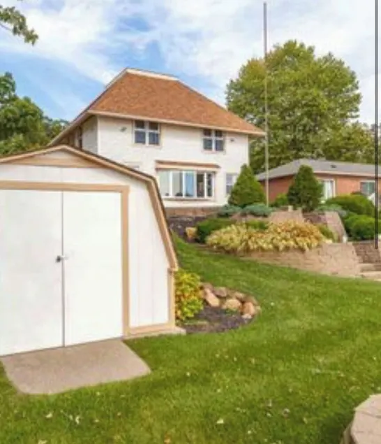 Beautiful lakehouse directly on all sports lake. Stunning views!!58ft frontage.  - Image 1