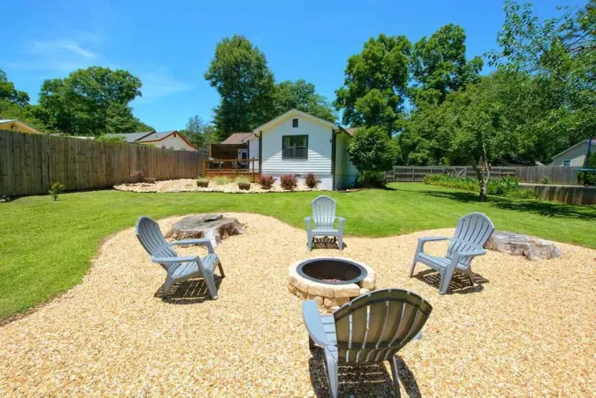 Cozy Family-Friendly home w/ spacious backyard & firepit - Image 1