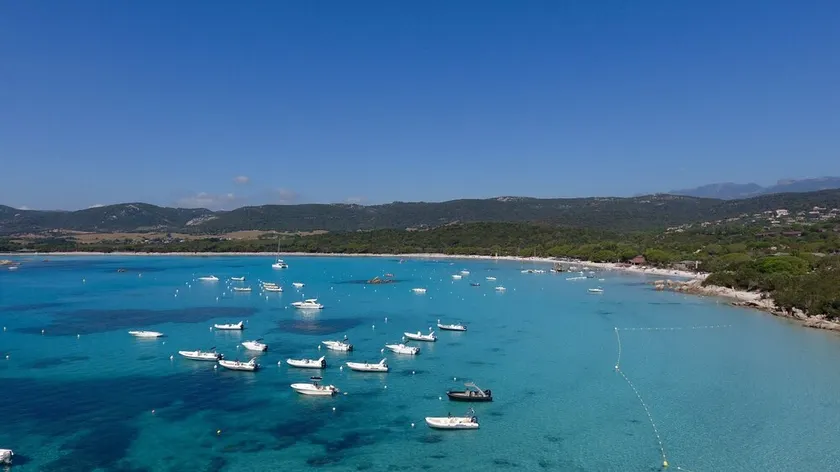 BUCHEN SIE IHREN SOMMERURLAUB in Porto Vecchio. Santa Giulia. Blick aufs Meer, 150 m Strand - Image 1