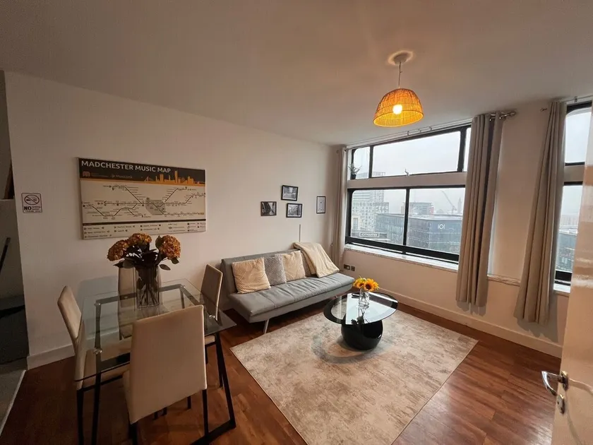Apartment Sleeps 6 with Air Conditioning - Image 1