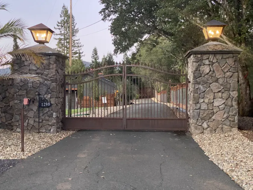 Gated Estate-Master Bedroom w/Full Bath with Private Spa - Image 1