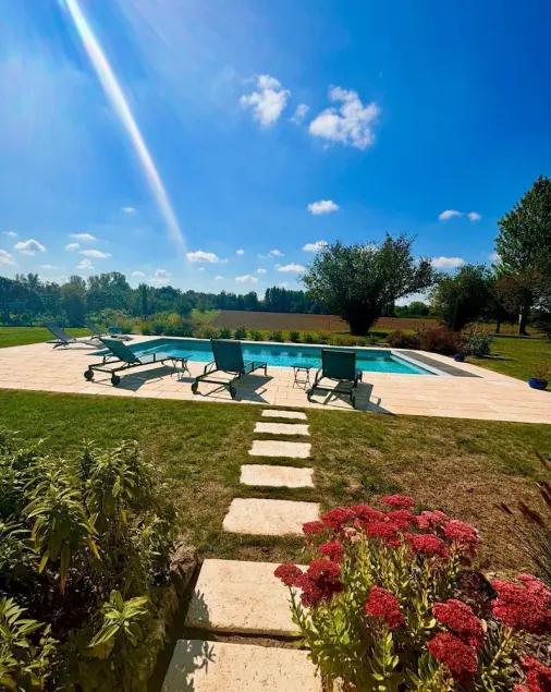 Holiday home in Pardaillan with private pool - Image 1