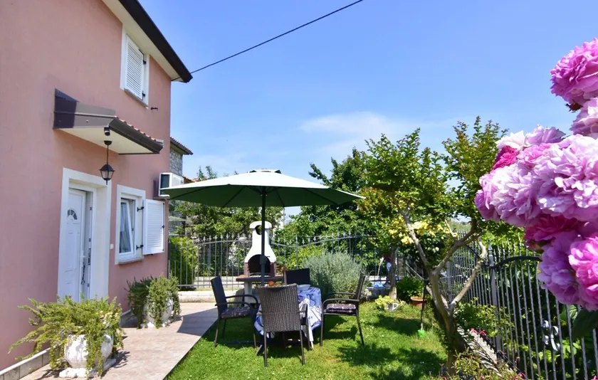 Nice accommodation in Đuba-Umag, close to the sea, air-conditioned, WiFi - Image 1