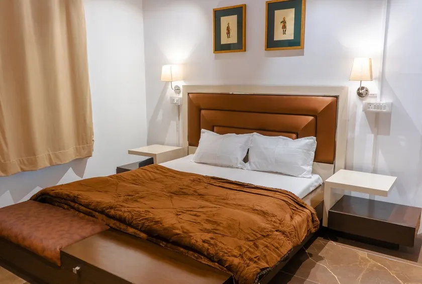 Luxury Villa 1km from Mall Road (Hampton Villa) - Image 1