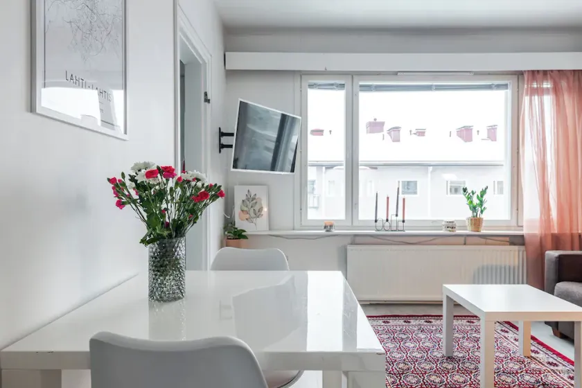 Compact Studio with Balcony next to Railway Station - Image 1