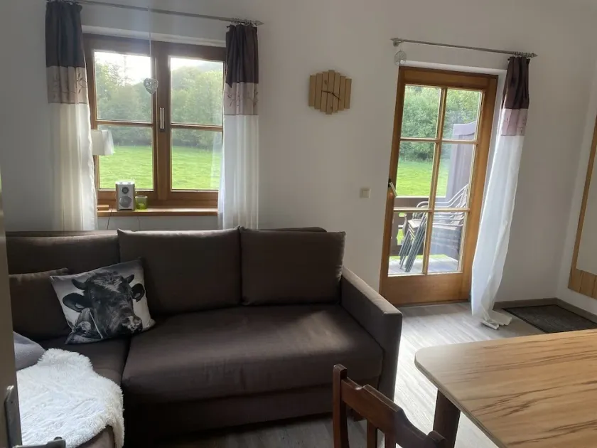 Ferienwohnung 1 (65qm), 2 Schlafzimmer, Balkon, Kochnische, WLAN, max 4 Personen - Image 1