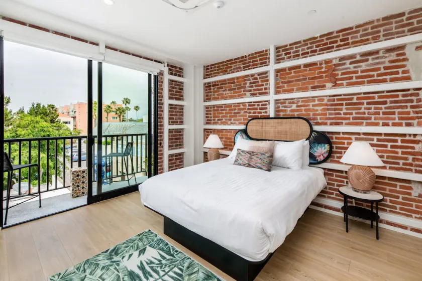 Balcony Room 305 | The Brick Boutique Hotel - Image 1