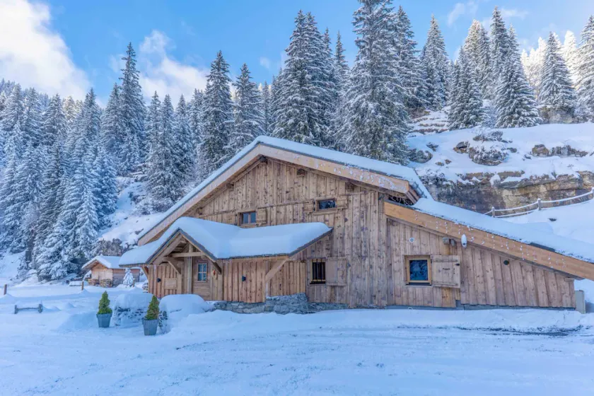Magnifique Chalet Traditionnel 15p avec jacuzzi à 500m des pistes de ski - Image 1