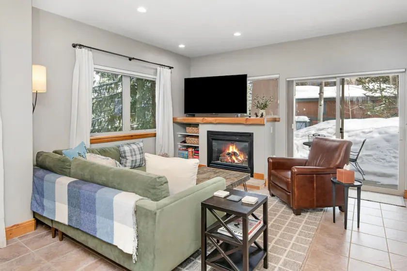 Wonderful East Vail Condo w/Stunning Views, Free Shuttle Access, Hot Tub - Image 1