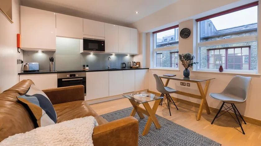Barbican Serviced Apartments by LovelyStay - Image 1