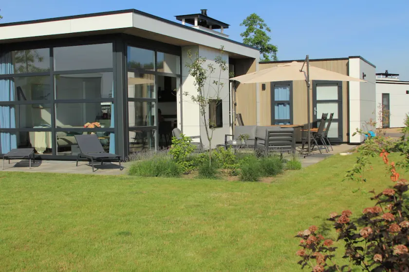 Exclusive L-Cube with Airco, fenced garden and large S/W terrace - Image 1