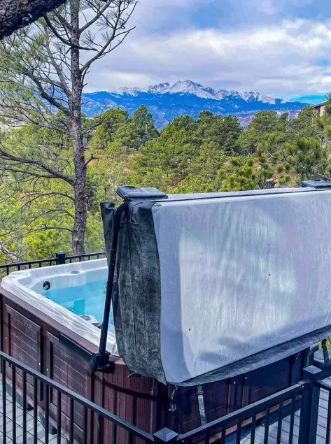 Majestic Pikes Peak Manor- Hot tub with PIKES PEAK VIEW and  Hoodoo’s - Image 1