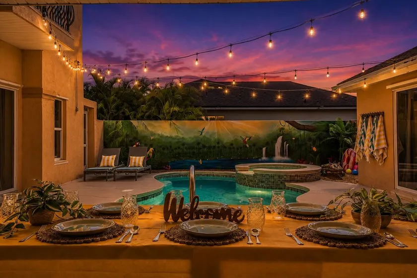 Fenced Yard & Pool · BBQ & Kayaks - Image 1