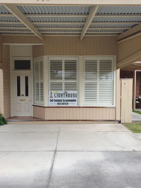 COSY ACCOMMODATION  located in the main street CENTRAL to shops and CAFES - Image 1