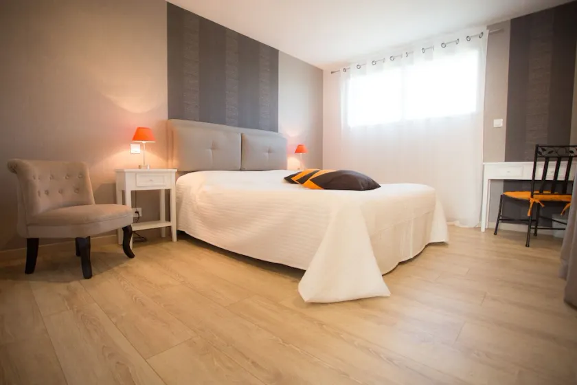 Comfortable guest room \"les Bruyères\" in the rising sun - Image 1