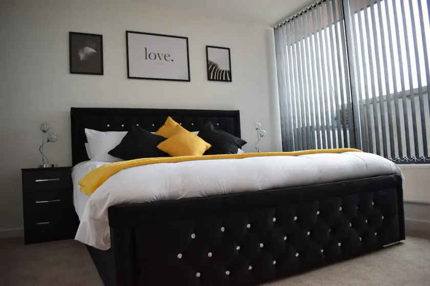 Penthouse 1-bed Apartment With Amazing Views - Image 1