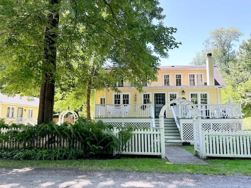 Charming 8 Bedroom Home And Coach House ~ Great for Summer Getaways! - Image 1