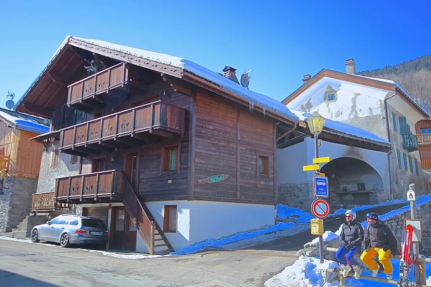 Self Catering Chalet NIKITA  ideal for 2 or 3 families - good access to lifts - Image 1