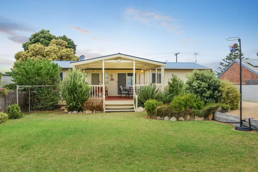 Summer Salt - 82 Padman Cres, Middleton - Image 1