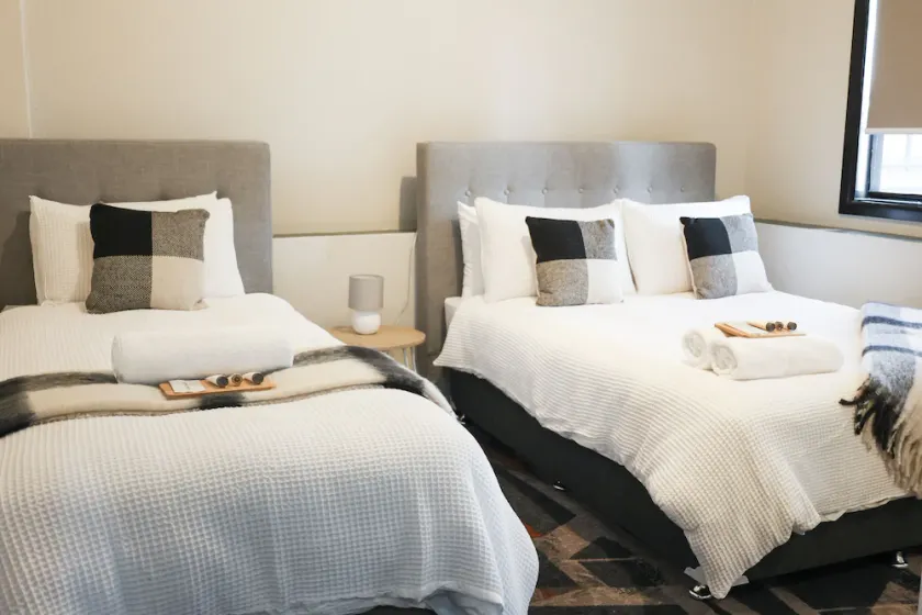 Harp Hotel - Image 1