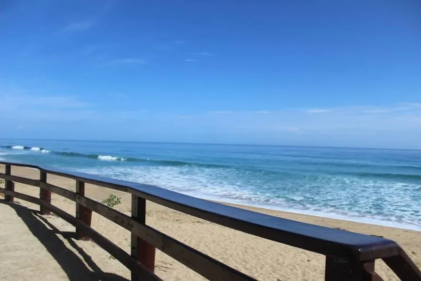 Beachfront Surf, Sandy Beach Apt A, Whales, Surf, Turtles - Image 1