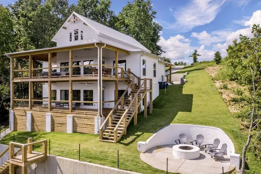 Lakefront Home with Waterfront Views from Every Room - 4.4 miles to The Barn - Image 1