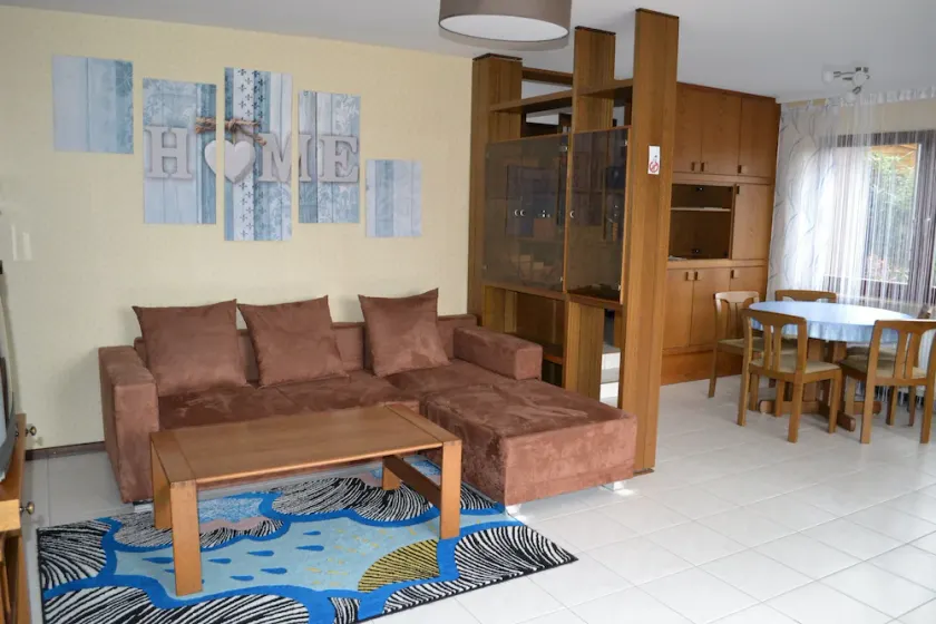 Spacious vacation apartment with private entrance in a quiet location. - Image 1