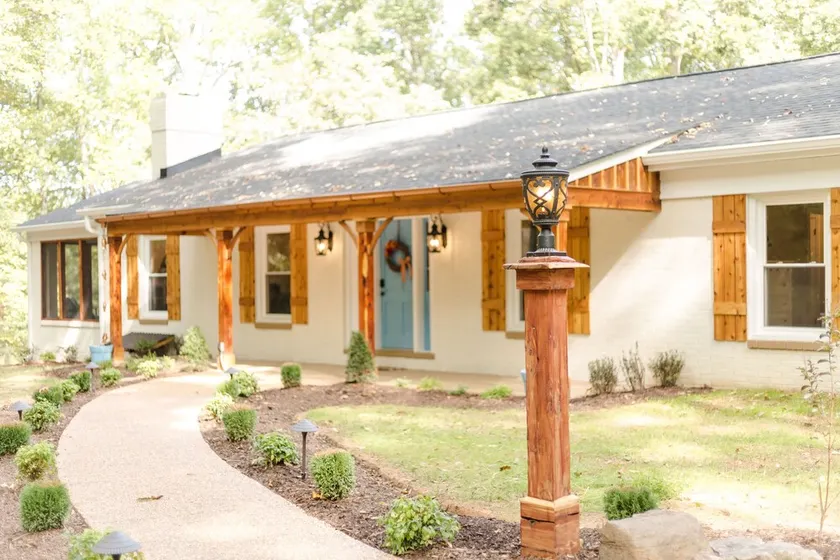 Upscale Country Cottage on 22 acres and a Pond - Image 1