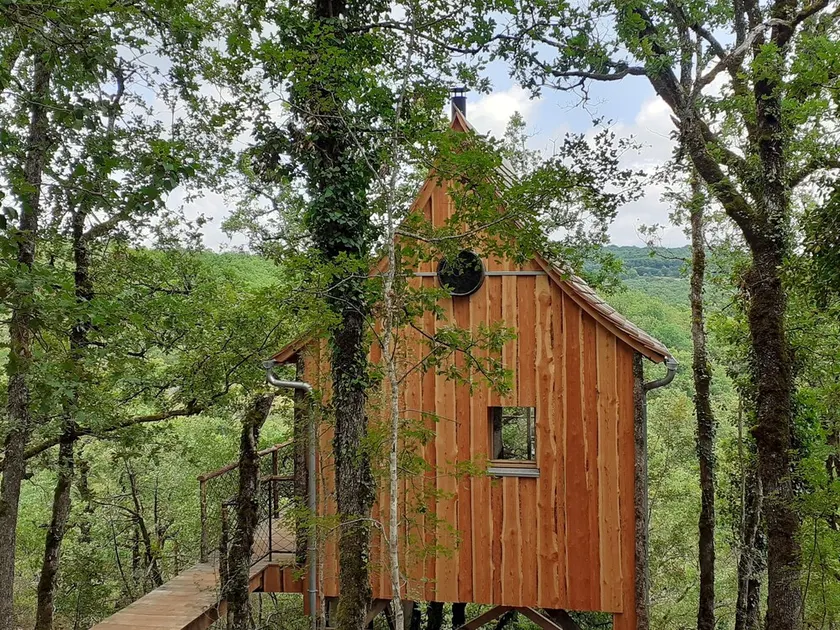 Wooden tree house - Image 1