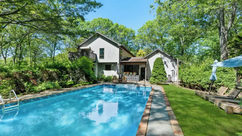Gorgeous East Hampton Hideaway with Privacy and Full Amenity Suite - Image 1