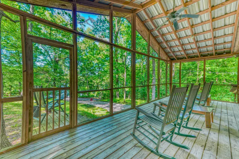 Views of Elk River with wrap-around screened porch for family time - Image 1