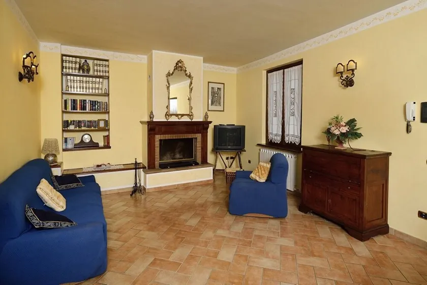 Orchid Apartment in Farmhouse with Garden and Pool - Image 1