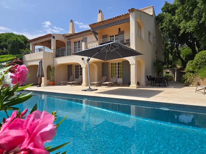 Luxury and comfortable villa with panoramic sea view, 220m2,  pool, south facing - Image 1