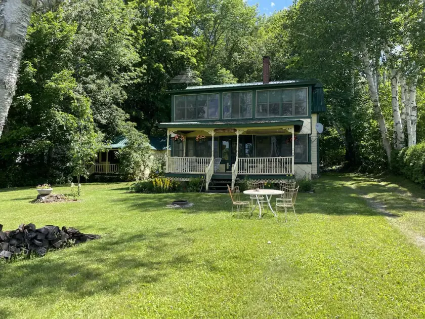 Lakeside Isbell Cottage and Isbellita Guest Cottage - Image 1