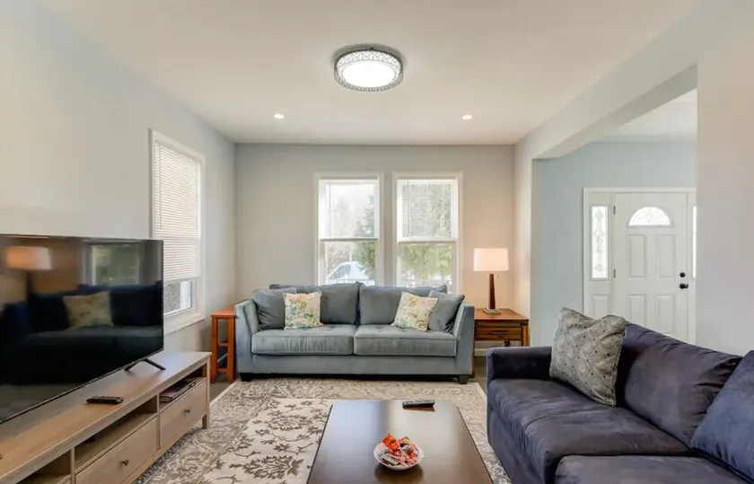 Spacious Elegantly Furnished 4BR House in Great Location in Baltimore - Image 1