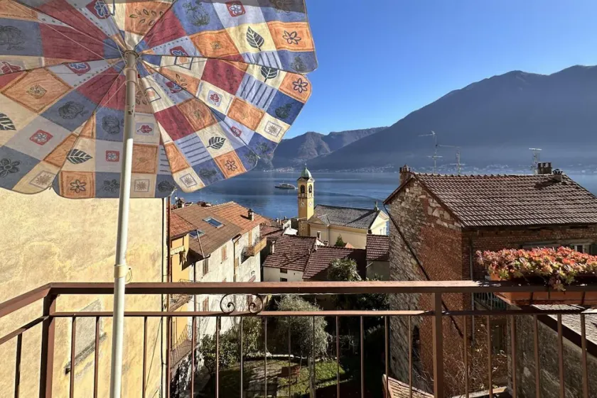 Faro sul Lago apt – Colonno - Image 1