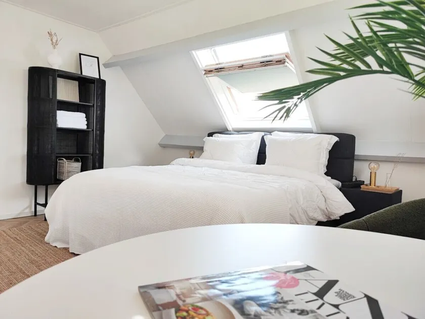 Guesthouse at the Amstel river with 2BR 2BA and garden - Image 1