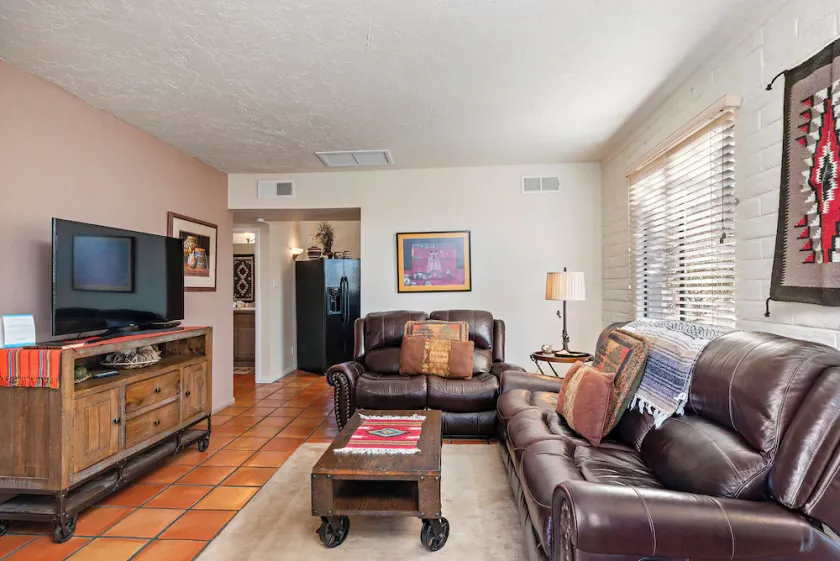 Fort Marcy 100 | Walk to Plaza | Full Kitchen | Hot Tub | Pool | End Unit | Single Level - Image 1